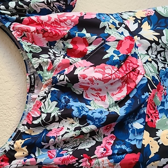 Shein floral off the shoulder blouse - Picture 2 of 5